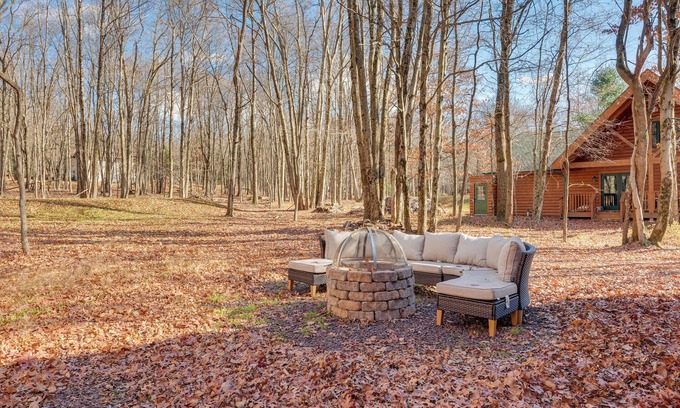 Briar Crest Woods Cabin | 4 Mi to Skiing: Cabin w/Lake Access in Blakeslee