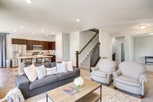 Daybreak House | 4 Mi to The District Family Home with Tennis Access