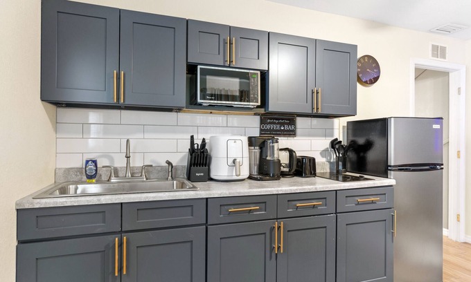 East Tampa House | 4 Miles From Downtown Tampa C