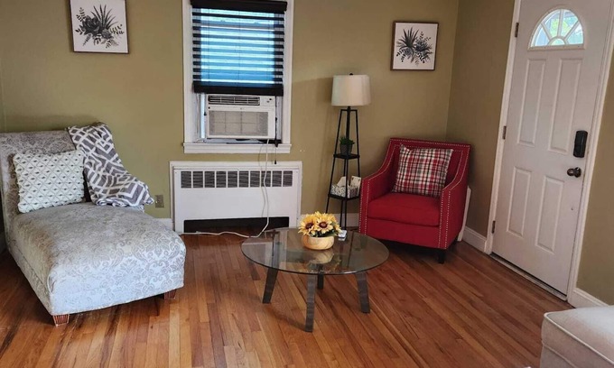 Asbury Park House | 4 minutes to famous Asbury boardwalk, beach, and other attractions.
