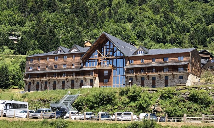 Guzet Neige Apartment | 4-person apartment, at the foot of the slopes, Ariège