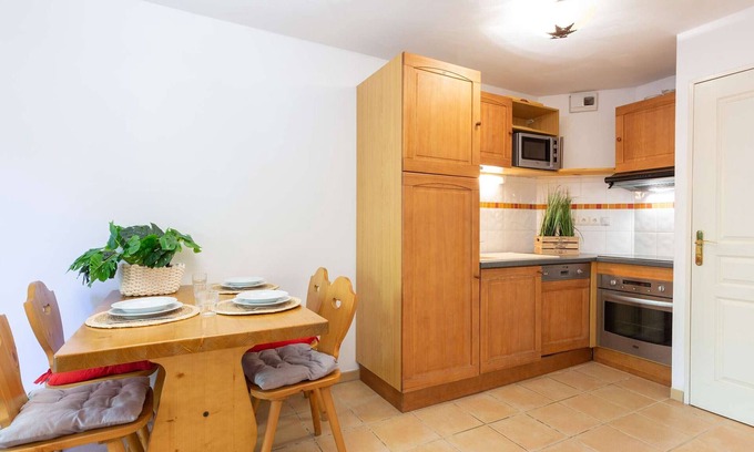 Vielle-Aure Apartment | 4-person apartment in Vielle Aure with pool, parking, near center and cable car