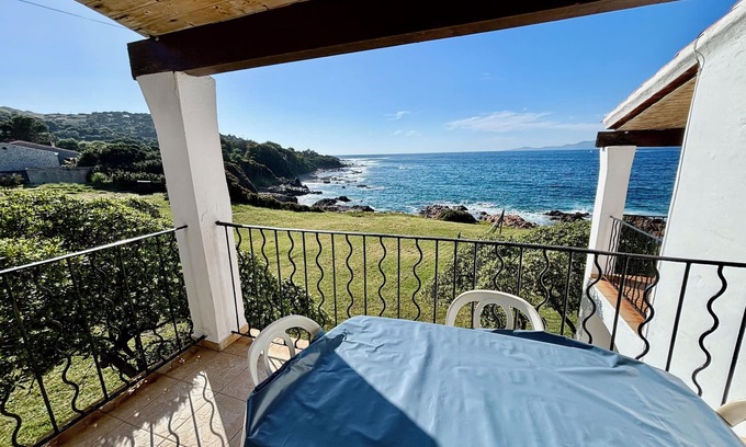 Calcatoggio Apartment | 4-person first-floor apartment with sea view.