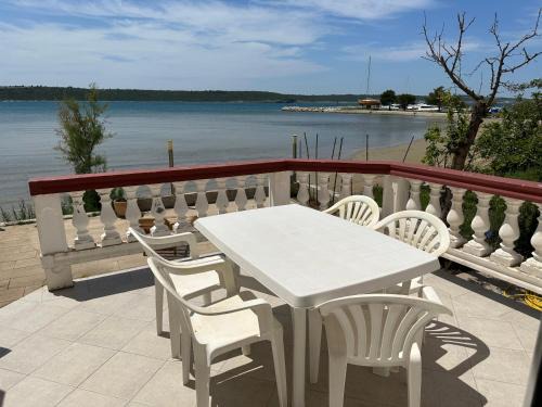 Ljubac Apartment | 4 Persons zapad on the beach, ground floor