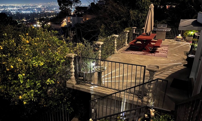 Whittier House | 4 Private Suites & LA Views