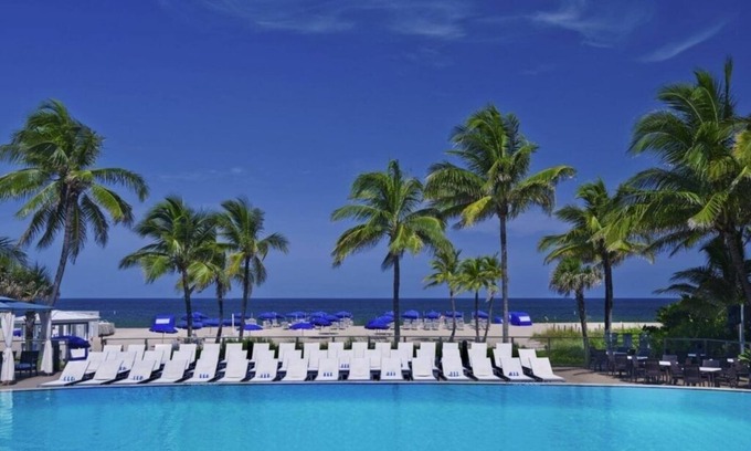 Central Beach Hotel | 4 Relaxing Beach Units Near Art, Dining & Oceanfront Parks