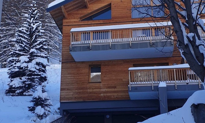 Allos Apartment | 4-room apartment at the foot of the slopes and resort center