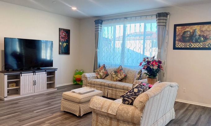 Riverside House | 4 ROOMS On One Story House