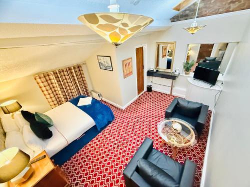 Frampton Hotel | 4 Sisters Inn