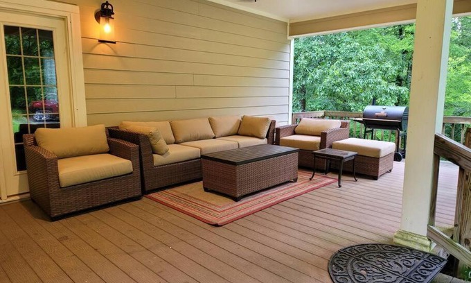 Guntersville House | 4. Spacious historic home in Lake Guntersville
