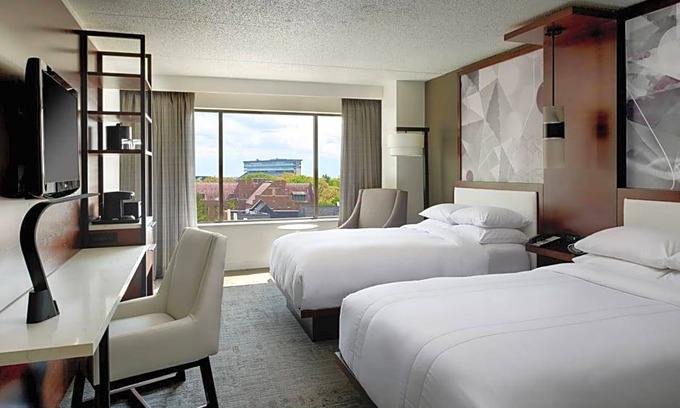 Grand River Hotel | 4-Star Hotel ∙ Marriott East Lansing at University Place