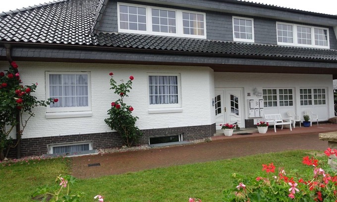 Ellenberg Apartment | 4-star vacation apartment "Fischreiher 2" in Kappeln has a wonderful view of the Schlei, a large loggia and a huge garden with direct access to the Schlei, anglers and pets welcome