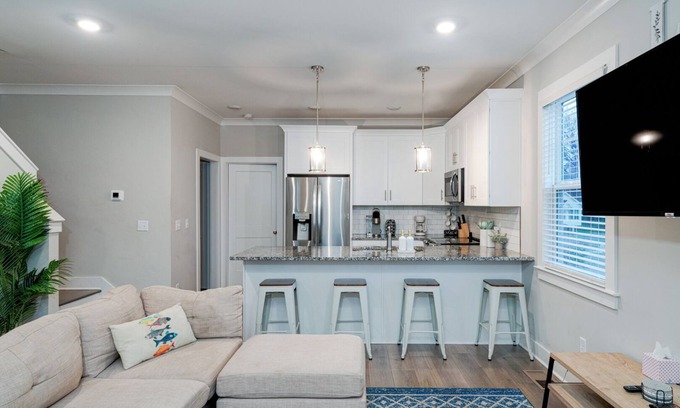 Lakewood House | 4-Story 4 BDR Sleeps 11 w/Rooftop Patio!