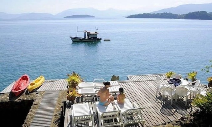 Ilha Grande House | 4 suites on the seafront in paradise