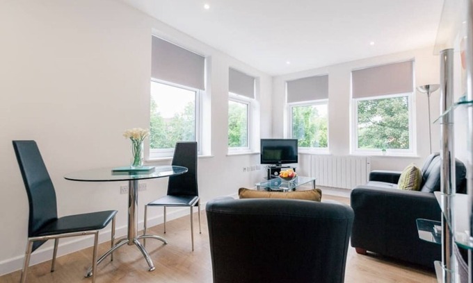 Leatherhead Apartment | 4 Swan House -1 bedroom apartment
