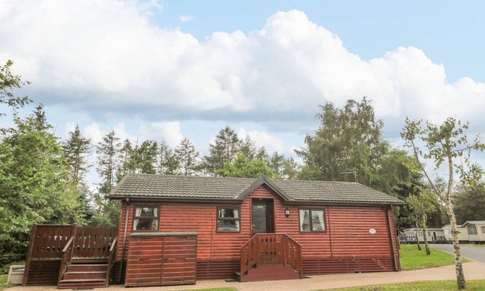 Swarland Cottage | 4 THE OAKS, pet friendly, with a garden in Swarland