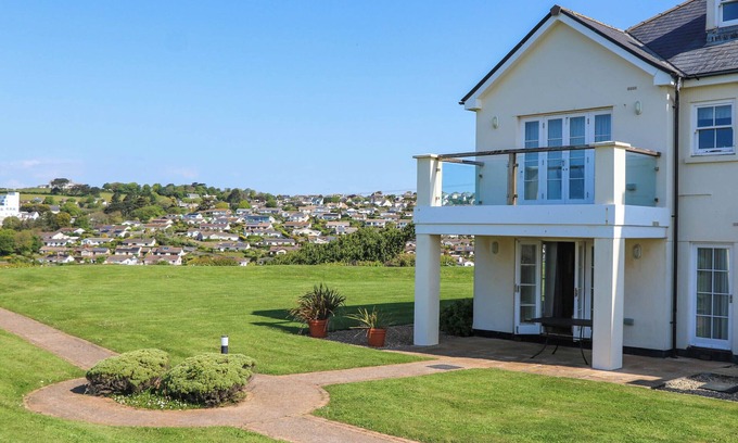 Thurlestone Cottage | 4 THURLESTONE BEACH HOUSE, pet friendly, with a garden in Thurlestone