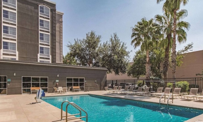 Arsenal House | 4 x King Bed Studio Suite in La Quinta Inn by Wyndham San Antonio Downtown