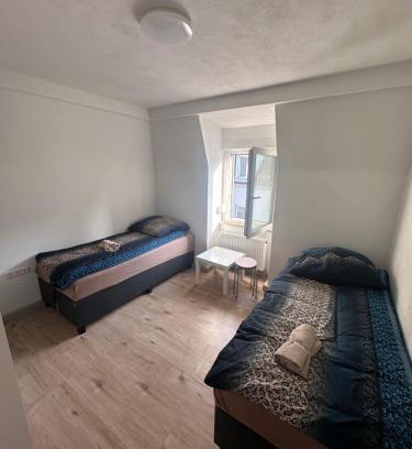 Links der Wertach-Sud Apartment | 4-Zimmer Wohnung mit 7 Betten Ideal für Familien oder Gruppen
