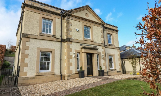 Kelso House | 40 BOWMONT COURT, pet friendly, character holiday cottage in Kelso