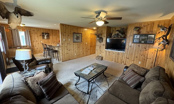 Waubay House | 40 Creek Lodge South - Prime Hunting and Fishing Cabin at Waubay Lake
