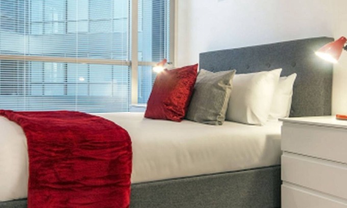 London Borough of Hounslow Apartment | 40 m² Apartment ∙ 1 bedroom ∙ 2 guests