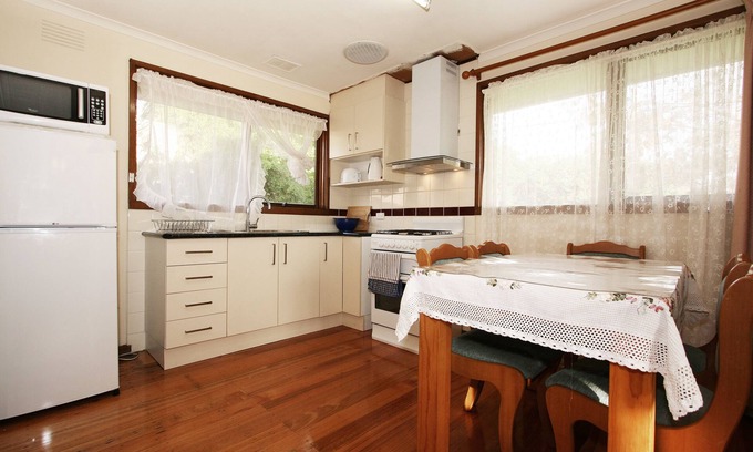 Box Hill North House | 40 Thames Holiday Unit