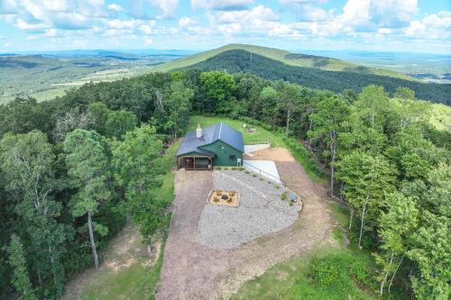 Coosa House | 400 Acres on Lavender Mtn Getaway with Hot Tub!