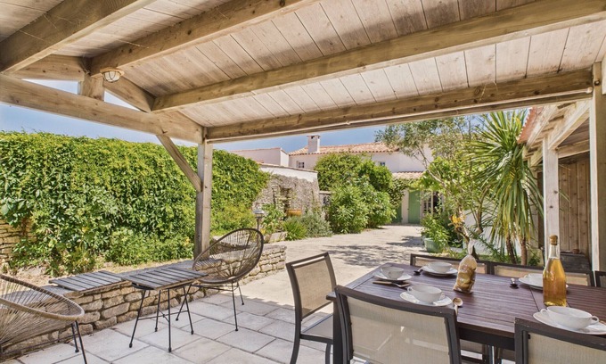 Saint-Clement-des-Baleines Ski Chalet | 400 m from the beach, garden, house for 8