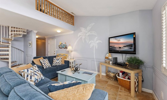 Diamond Beach Condo | 401 E Raleigh Ave, Unit B