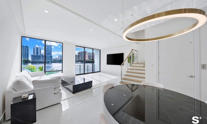 Eastern Shores House | 4016 Townhome