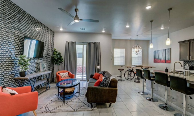 Las Cruces House | 4086/Lyle Modern · Brand New Luxury Home in Golf Course Community