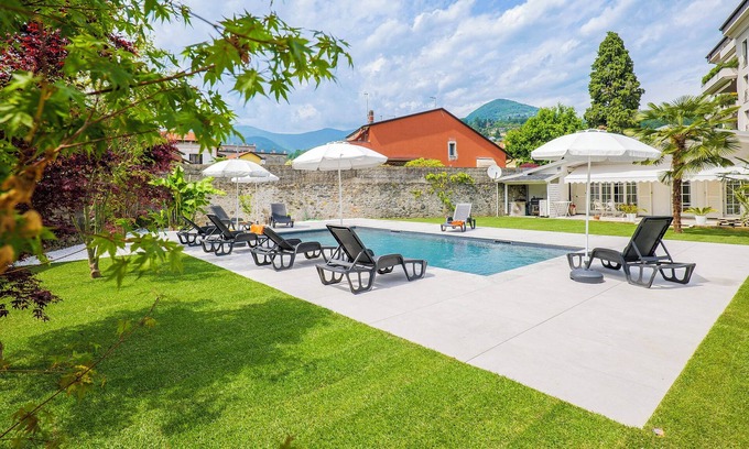 Intra Apartment | 4½-room apartment with pool and balcony in a sunny location