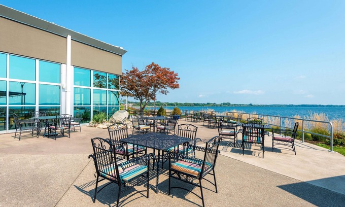 Geneva Hotel | 41 Lakefront Hotel, Trademark Collection By Wyndham