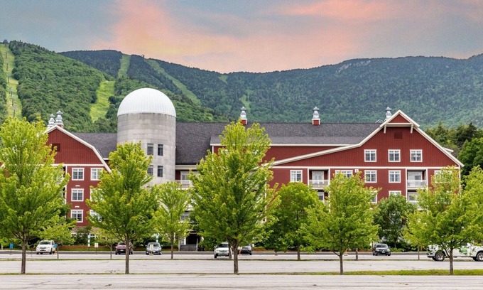 Warren Condo | 41 Summit Condo Near Mountain Shuttle by RedAwning