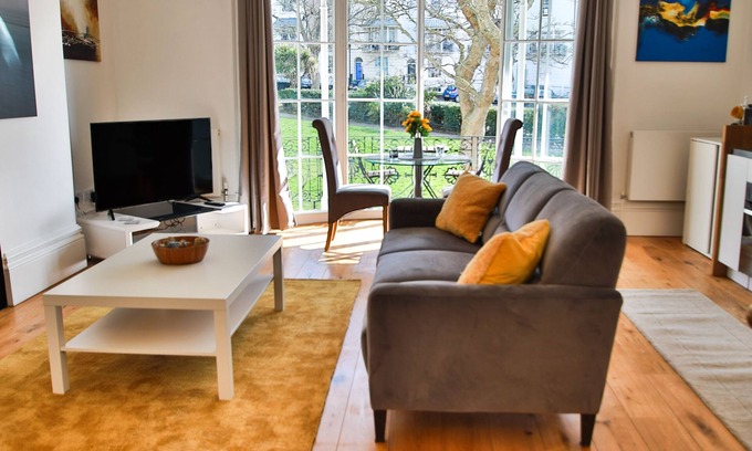 Hastings Apartment | 41B Wellington Suites