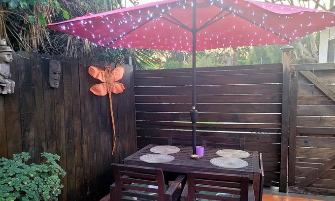 View Park-Windsor Hills Apartment | 420 Friendly Sweet Lil' Guesthouse by Sofi & LAX