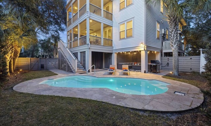 Isle of Palms House | 4202 Palm Blvd.- 7 bedrooms, pool, putting green, Ocean side of Palm Blvd.