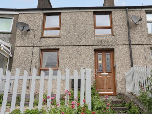 Llanllyfni House | 43 Hyfrydle Road