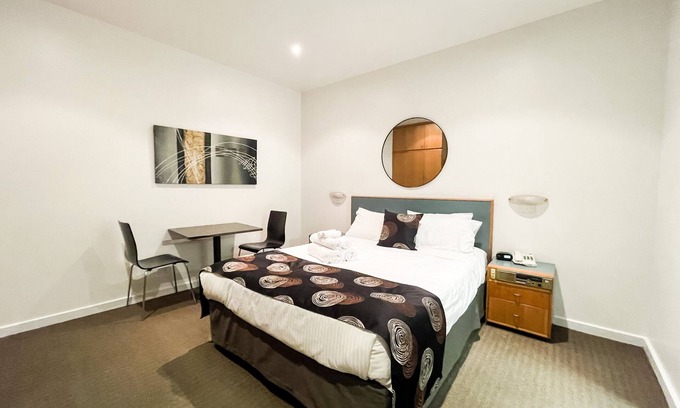 Adelaide Apartment | 435 Ex hotel room suite in the city