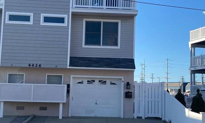 Dennisville House | 4426 Venicean Road North