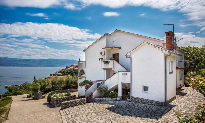 Vrbnik Apartment | 45 m² Apartment ∙ 2 bedrooms ∙ 4 guests