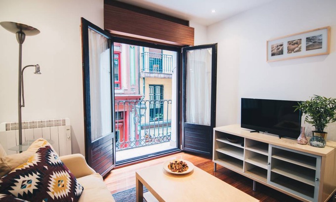 Bilbao Old Town Apartment | 45 m² Apartment ∙ 1 bedroom ∙ 3 guests
