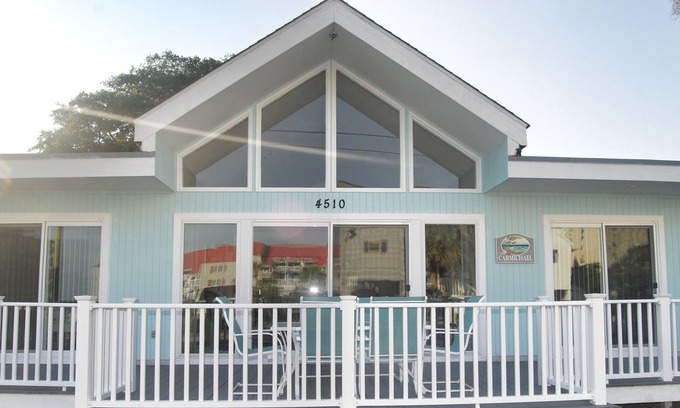 Windy Hill House | 4510 Seaview Street Nmb 3 Bedroom Home by Redawning