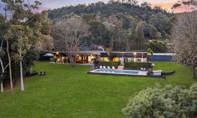 Jaspers Brush House | '454 @ Jaspers' - Luxurious Paradise Near Berry