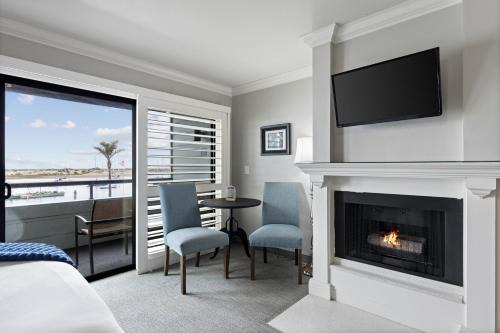 Morro Bay Hotel | 456 Embarcadero Inn & Suites