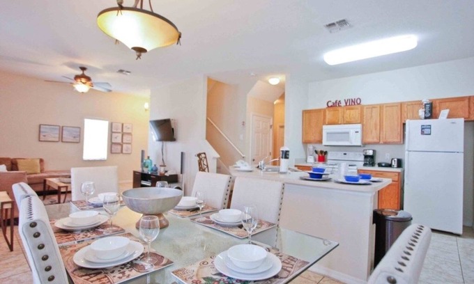 Bellavida House | 4563 Ada Lane 2596 4 Bedroom Townhouse by RedAwning