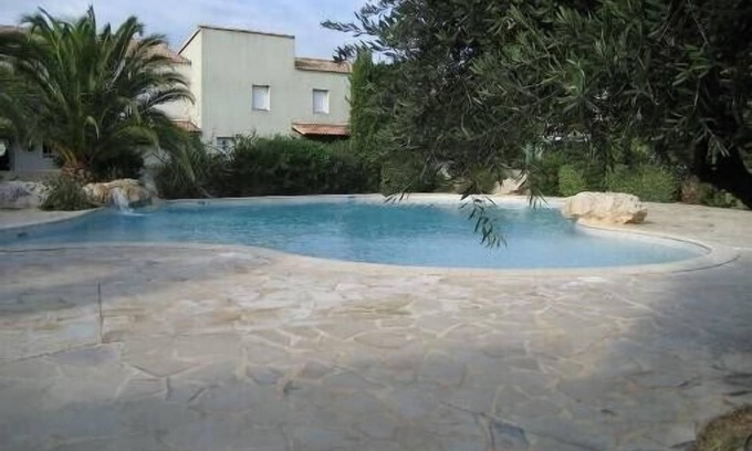 Valras-Plage Cabin | 45m2 two-storey T3 villa for 6 people in private residence with swimming pool