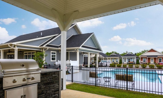 Midland City Cottage | 460 Front Porch Court Fully Furnished Beautiful Cottage with Amazing Amenities!
