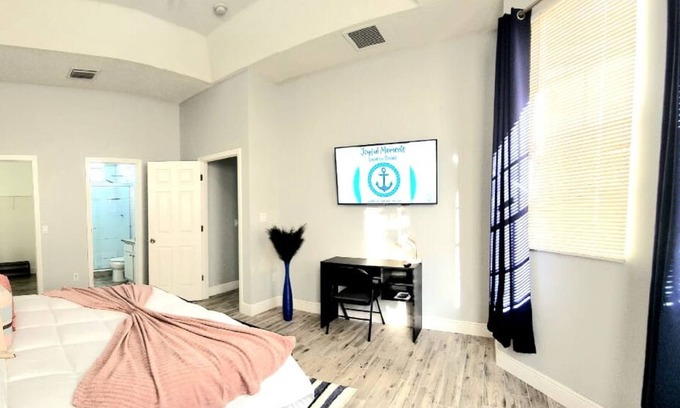 Town N County Park Apartment | #47 the Villa Rosas Plus by Joyful Moments